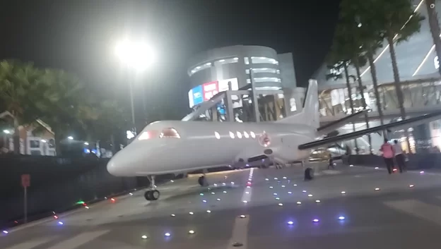Aircraft in front of Terminal 21 mall
