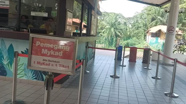 KL Bird Park ticket counter